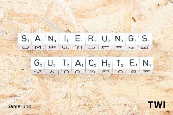 sanierungsgutachten-twi Das Wort "Sanierungsgutachten" mit Buchstabenwürfeln geschrieben