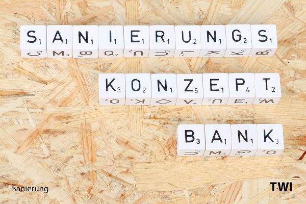 Das Wort "Sanierungskonzept Bank" mit Buchstabenwürfel geschrieben.