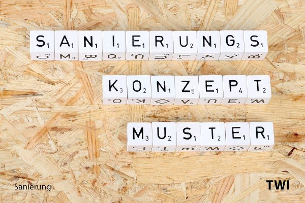 sanierungskonzept-muster-twi Text "Sanierungskonzept Muster" mit Buchstabenwürfel geschrieben.